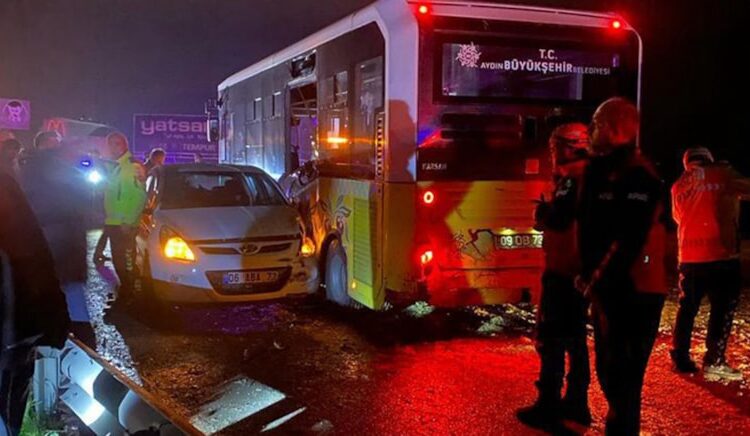 Kamyondan dökülen limon posası kazaya yol açtı: 1 ölü 10 yaralı 1 Kamyondan dökülen limon posası kazaya yol açtı: 1 ölü 10 yaralı