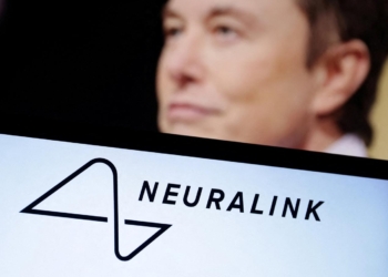 Elon Musk duyurdu: Beynine çip takılan ilk insan, düşünerek bilgisayar faresini hareket ettirdi