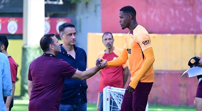 Galatasaray'da Okan Buruk'tan Zaha planı 1 Galatasaray’da Okan Buruk’tan Zaha planı
