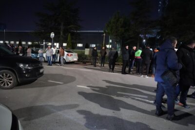 Gebze’de Amerikan firmasını basıp 7 kişiyi rehin aldı 3 Gebze’de Amerikan firmasını basıp 7 kişiyi rehin aldı