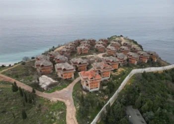Kaderine terk edilmiş 31 lüks villa: İnternette yayıldı, merak konusu oldu
