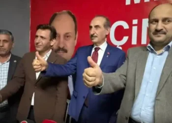 AK Parti’den Yeniden Refah’a geçen Akçakale Belediye’sinde en düşük işçi maaşı 41 bin TL’ye yükseldi