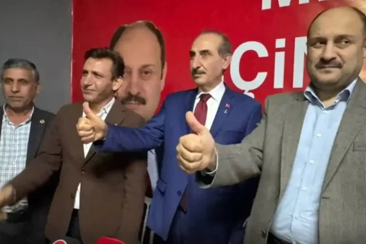 AK Parti’den Yeniden Refah’a geçen Akçakale Belediye’sinde en düşük işçi maaşı 41 bin TL’ye yükseldi