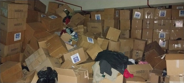 Vatandaşın depremzedeler için topladığı yardımlar belediye otoparkından çıktı 1 Vatandaşın depremzedeler için topladığı yardımlar belediye otoparkından çıktı