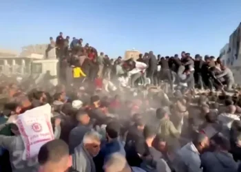 İsrail, Gazze'de yine yardım bekleyen Filistinlilere saldırdı: Çok sayıda ölü ve yaralı 1 İsrail, Gazze’de yine yardım bekleyen Filistinlilere saldırdı: Çok sayıda ölü ve yaralı