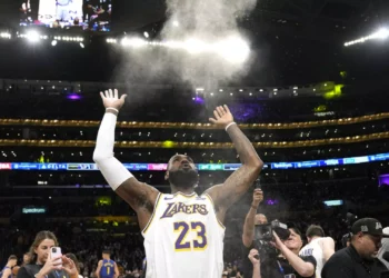 40 bin sayı barajını geçen LeBron James, NBA tarihine geçti