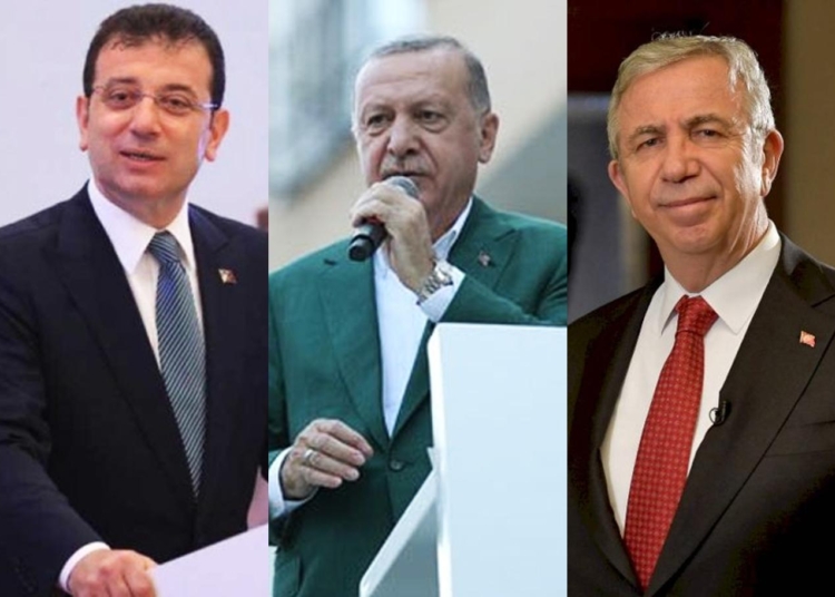 Erdoğan'ın masasındaki anket: İstanbul'da fark 2,5 puan 1 Erdoğan’ın masasındaki anket: İstanbul’da fark 2,5 puan