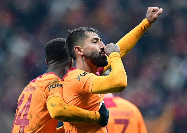 Galatasaray'da 8 numarada Kerem Demirbay farkı: 3 futbolcunun yapamadığını yaptı 1 Galatasaray’da 8 numarada Kerem Demirbay farkı: 3 futbolcunun yapamadığını yaptı