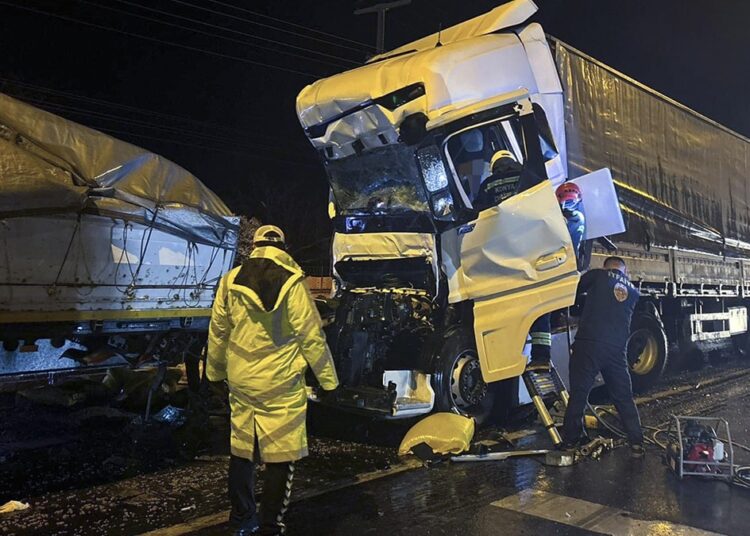 Akşehir’de 4 TIR zincirleme kaza yaptı, bir şoför öldü