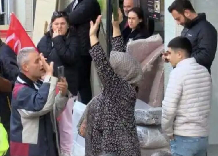 İmamoğlu’nu Kur’an ile protesto etmek isteyen kişi ‘suç makinası’ çıktı 1 İmamoğlu’nu Kur’an ile protesto etmek isteyen kişi ‘suç makinası’ çıktı