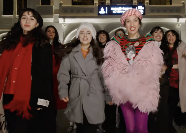Sezen Aksu’dan 8 Mart sürprizi: ‘Yaparsa Kadınlar Yapar’ 1 Sezen Aksu’dan 8 Mart sürprizi: ‘Yaparsa Kadınlar Yapar’