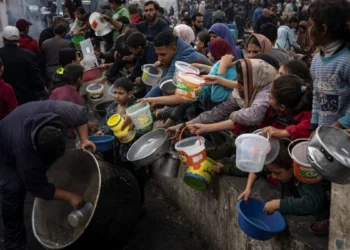 Havadan atılan yardımlar da çare olmadı! Gazze’de çocuklar açlıktan ölüyor