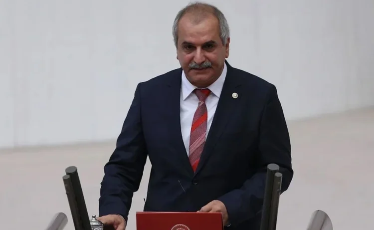 Yeniçağ'ın sahibi ve eski İYİ Partili vekil Ahmet Çelik'i bıçaklayan kardeşi tutuklandı 1 Yeniçağ’ın sahibi ve eski İYİ Partili vekil Ahmet Çelik’i bıçaklayan kardeşi tutuklandı