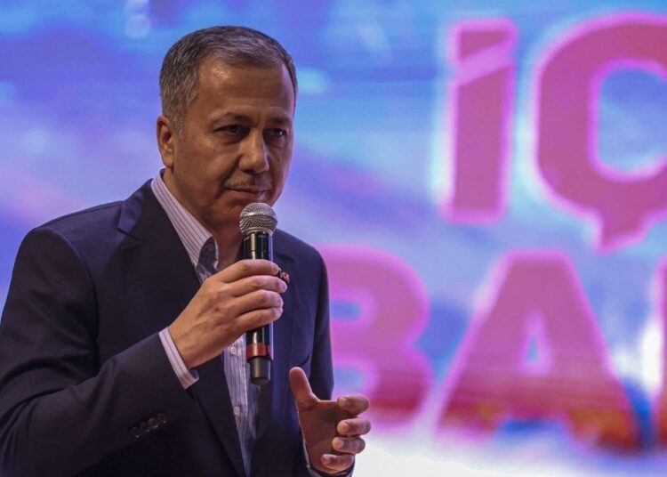Bakan Yerlikaya: Bu ülkede kimse benim vatandaşıma racon kesemez 1 Bakan Yerlikaya: Bu ülkede kimse benim vatandaşıma racon kesemez