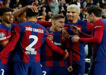 Devler Ligi’nde Napoli’yi deviren Barcelona çeyrek finalde