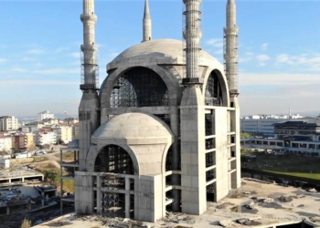 AKP’li belediyenin bitiremediği 20 bin kişilik cami için Emlak Konut GYO devreye girdi