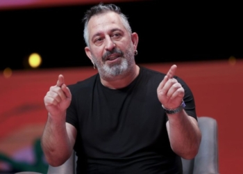 Göğüs ağrısıyla hastaneye kaldırılan Cem Yılmaz acil anjiyoya alındı 2 Cem Yılmaz, yeni gösterisinin gelirlerini Oyuncular Sendikası’na bağışladı