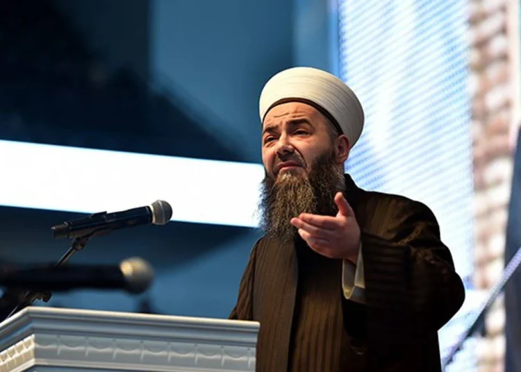 Kalp rahatsızlığı geçiren Cübbeli Ahmet Hoca hastaneye kaldırıldı