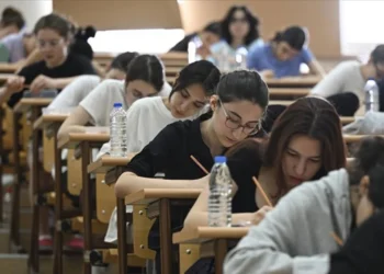 Diplomanın hükmü kalmadı! Üniversite mezunu olmak bir şey ifade etmiyor