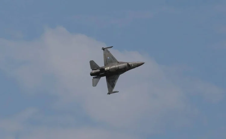 Yunanistan'a ait F-16 uçağı, Ege Denizi'nde düştü 1 Yunanistan’a ait F-16 uçağı, Ege Denizi’nde düştü