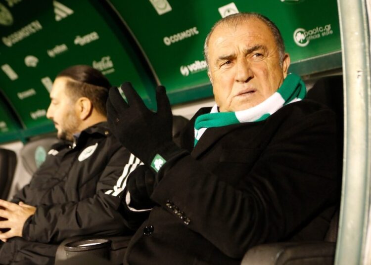Panathinaikos taraftarından Fatih Terim'e istifa çağrısı 1 Fatih Terim maç sonrası isyan etti: Hakem değilsin