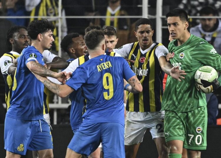 UEFA’dan Fenerbahçe’ye seyirci yasağı