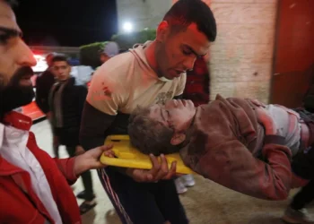 İsrail yine hastane basıp bombalarla öldüremediklerini kurşunla öldürdü