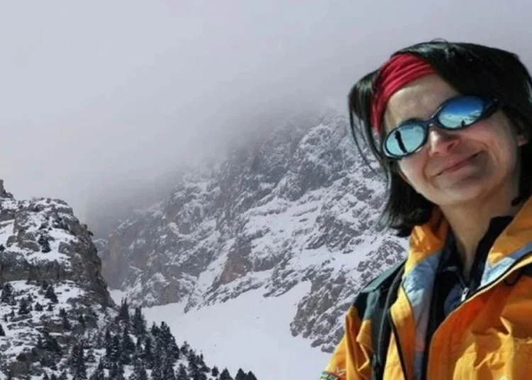 Turistlere kayak yaptırırken kar kütlesi altında kalan kadın rehber öldü 1 Turistlere kayak yaptırırken kar kütlesi altında kalan kadın rehber öldü