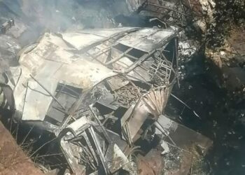 Güney Afrika’da yolcu otobüsü uçuruma yuvarlandı: 45 kişi öldü