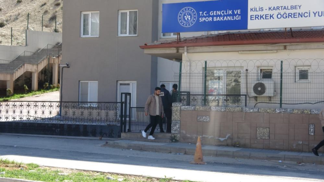 KYK yurdunda silahla 'oynayan' öğrenci, oda arkadaşını vurarak öldürdü 1 KYK yurdunda silahla ‘oynayan’ öğrenci, oda arkadaşını vurarak öldürdü