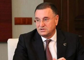 Hatay’da bir aday, Lütfü Savaş’a destek verdiğini açıklayarak çekildi