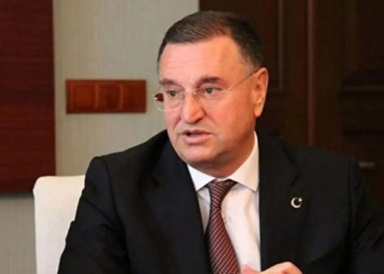 Hatay’da bir aday, Lütfü Savaş’a destek verdiğini açıklayarak çekildi