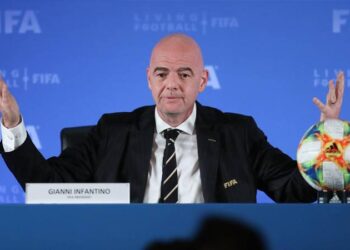 FIFA Başkanı’ndan “mavi kart”a kırmızı kart