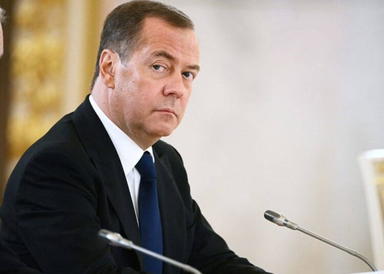 Medvedev: Trump acele etmezse Grönland referandumla Rusya'ya katılabilir 1 Medvedev’in iddiası: Almanya, Rusya ile savaşa hazırlanıyor