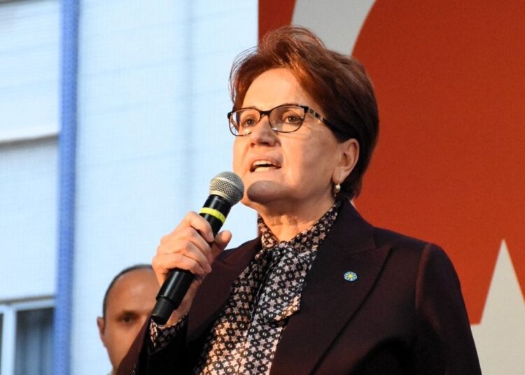 Akşener, iftarda oy istedi: Tutun elimden