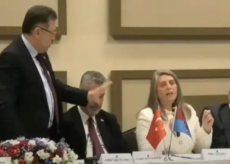 Fenerbahçe'den AK Parti'nin Trabzon adayı Metin Genç hakkında suç duyurusu 1 Fenerbahçe’den AK Parti’nin Trabzon adayı Metin Genç hakkında suç duyurusu