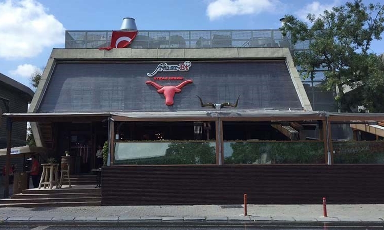 Etiler'de Nusret restoranına silahlı saldırı: 11 el ateş edildi 1 Etiler’de Nusret restoranına silahlı saldırı: 11 el ateş edildi