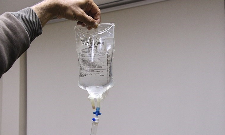 Damar yolu ile verilen serumda 'mikroplastik' çıktı 1 Damar yolu ile verilen serumda ‘mikroplastik’ çıktı