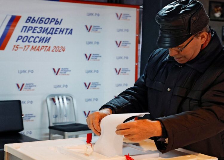 Rusya, ‘Putin’i yeniden seçmek  için’ sandık başında