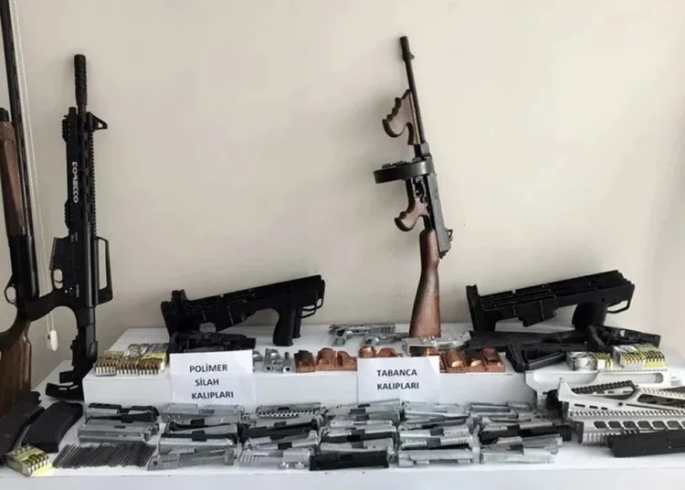 Ruhsatsız silah operasyonu! Ülke sanki savaşta… 1 Ruhsatsız silah operasyonu! Ülke sanki savaşta…
