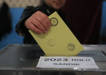 Son MetroPOLL anketinde dikkat çeken erime: AKP’nin oyları başka partiye gitti