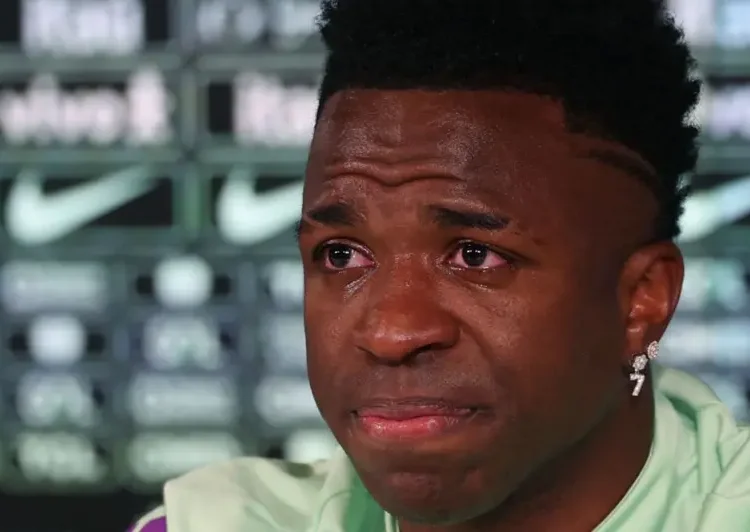 Real Madrid'in Brezilyalı yıldızı Vinicius Jr, maruz kaldığı ırkçı tacizi anlatırken gözyaşlarını tutamadı 1 Real Madrid’in Brezilyalı yıldızı Vinicius Jr, maruz kaldığı ırkçı tacizi anlatırken gözyaşlarını tutamadı