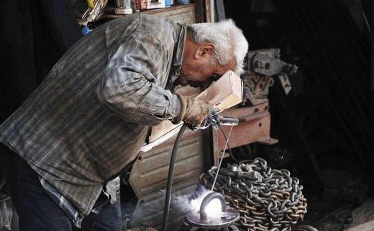 Yaşlı nüfusta yoksulluk oranı arttı: 65 yaş ve üstü çalışıyor