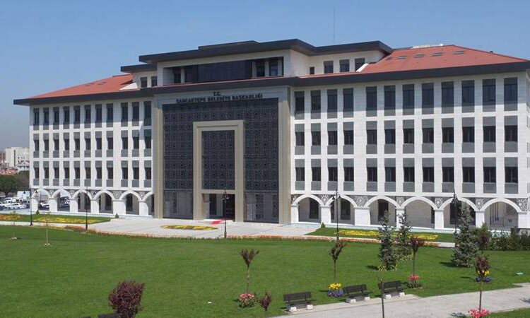 AKP’nin kaybettiği belediyelerden ‘yolsuzluk’ akıyor