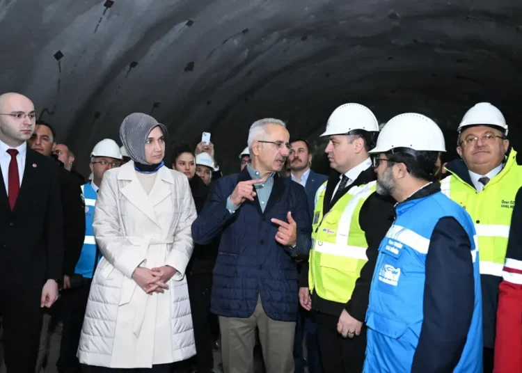 8 bakan değişti, maliyeti 15'e katlandı: Ankara-İzmir hızlı tren hattı vurgun kapısı oldu 1 8 bakan değişti, maliyeti 15’e katlandı: Ankara-İzmir hızlı tren hattı vurgun kapısı oldu