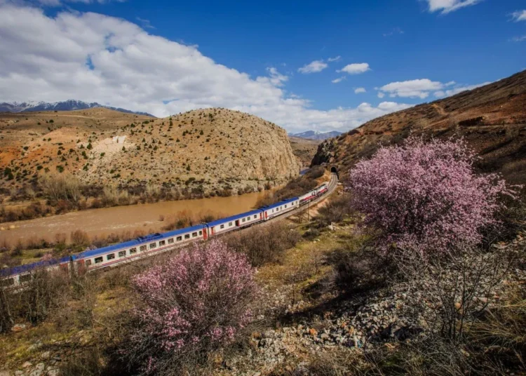 Doğu Ekspresi'ne alternatif iki yeni turistik seferde tren bileti fiyatları açıklandı 1 Doğu Ekspresi’ne alternatif iki yeni turistik seferde tren bileti fiyatları açıklandı