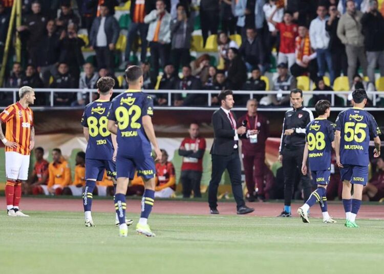 Tahkim Kurulu'ndan Fenerbahçe'nin Süper Kupa cezasına indirim 1 Tahkim Kurulu’ndan Fenerbahçe’nin Süper Kupa cezasına indirim