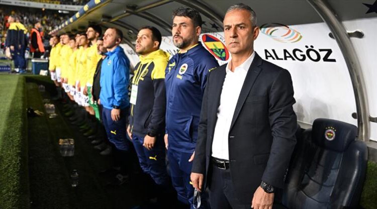 Fenerbahçe UEFA Konferans Ligi'nde yarı final için Olympiakos karşısında 1 Fenerbahçe UEFA Konferans Ligi’nde yarı final için Olympiakos karşısında
