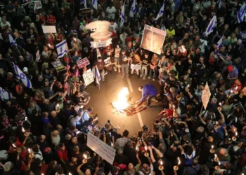 Tel Aviv’de 100 binler sokakta: İsrailliler Netenyahu’nun istifasını istiyor