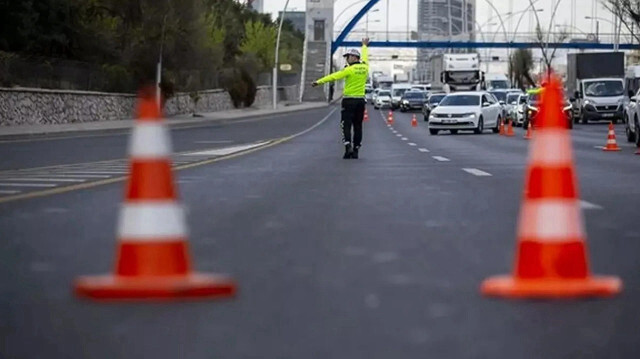 İstanbul Valiliği açıkladı: 1 Mayıs'ta bazı yollar kapatılacak, toplu ulaşıma kısıtlama getirilecek 1 İstanbul Valiliği açıkladı: 1 Mayıs’ta bazı yollar kapatılacak, toplu ulaşıma kısıtlama getirilecek